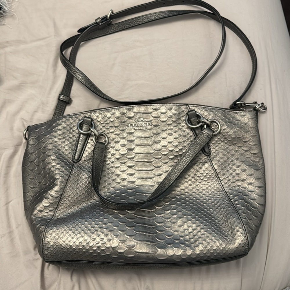 COACH TAUPE METALLIC CROC HANDBAG EUC